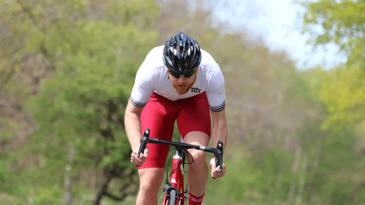 TBT Zilver fietsshirt rode fietsbroek 4