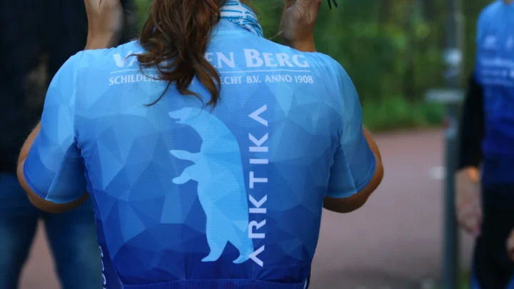 TBT Custom fietskleding voor marathonteam arktika 1