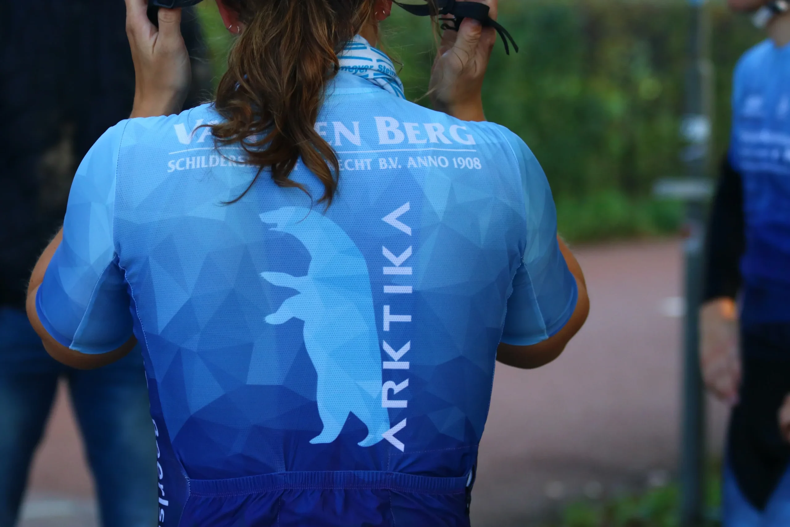 TBT Custom fietskleding voor marathonteam arktika 1