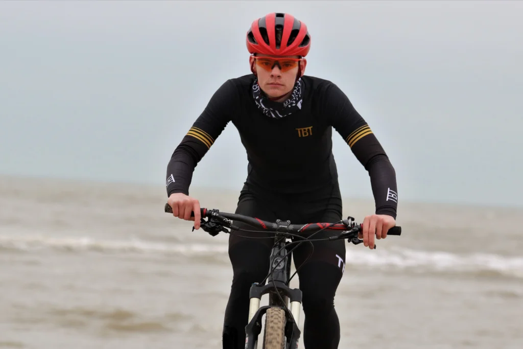 MTB kleding ontwerpen op het starand