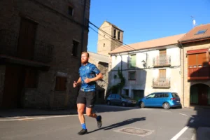 Luc Heine aan het hardlopen in spanje met het TBT Custom van gogh sportshirt