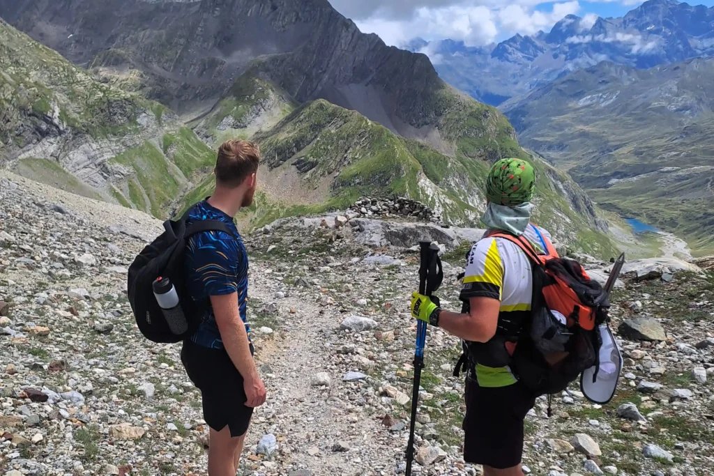 Luc heine in zijn van gogh custom sportshirt design in de Pyreneeën
