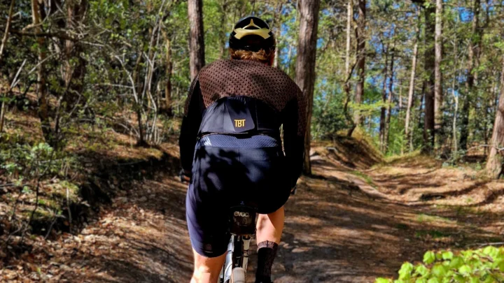 Tristan hagen op de MTB in schoorl