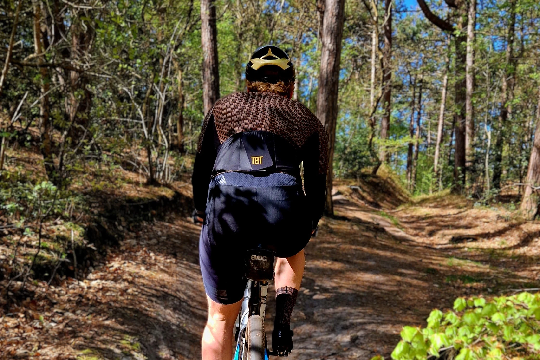Tristan hagen op de MTB in schoorl