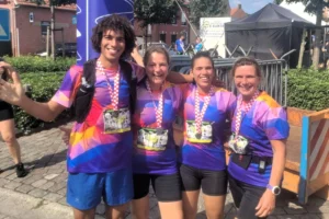 TBT eigen ontworpen sportshirts tijden een hardloopevenement