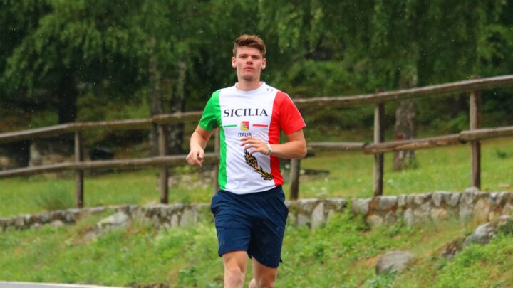 Wesley met een egen ontworpen sportshirt in sicilia style