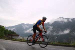 Wielrennen in Andorra in de mist