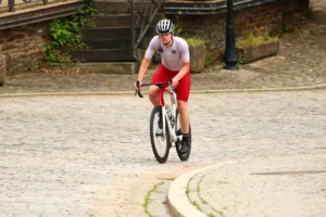 Wesley Klimmend in vianden op de wielrenfiets