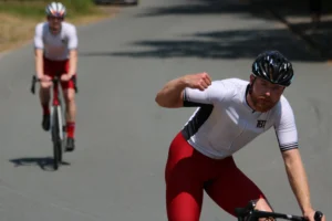 Wielrenner met spierballen