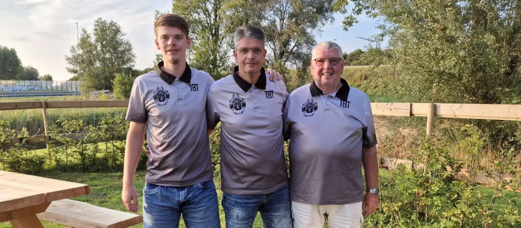 De 3 generaties Hollenberg is een TBT Custom polo