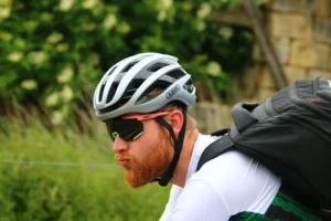 Luc heine in de TBT eigen ontworpen wielerkleding klaar voor een lange rit