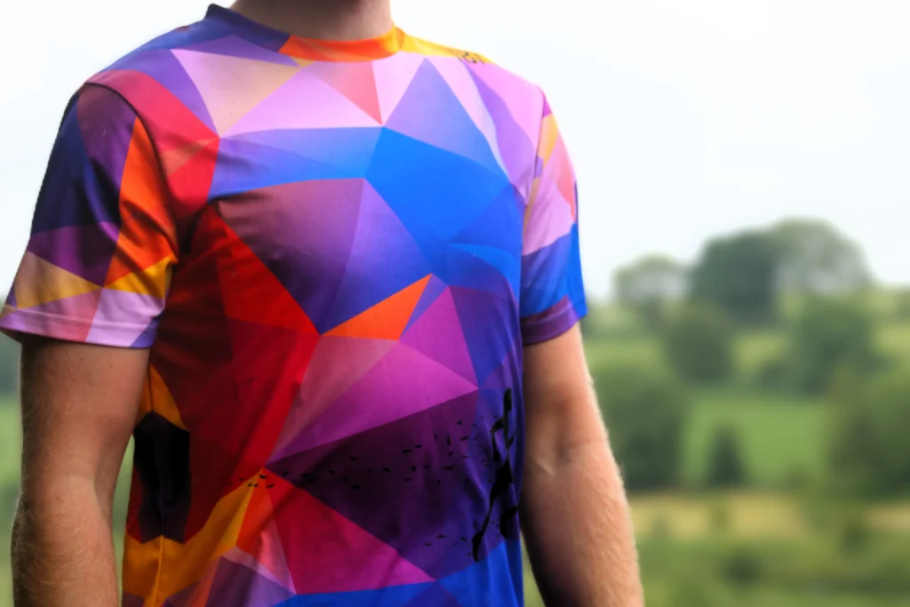 Luc In een TBT Custom ontworpen herdloopshirt in zuid limburg closeup design