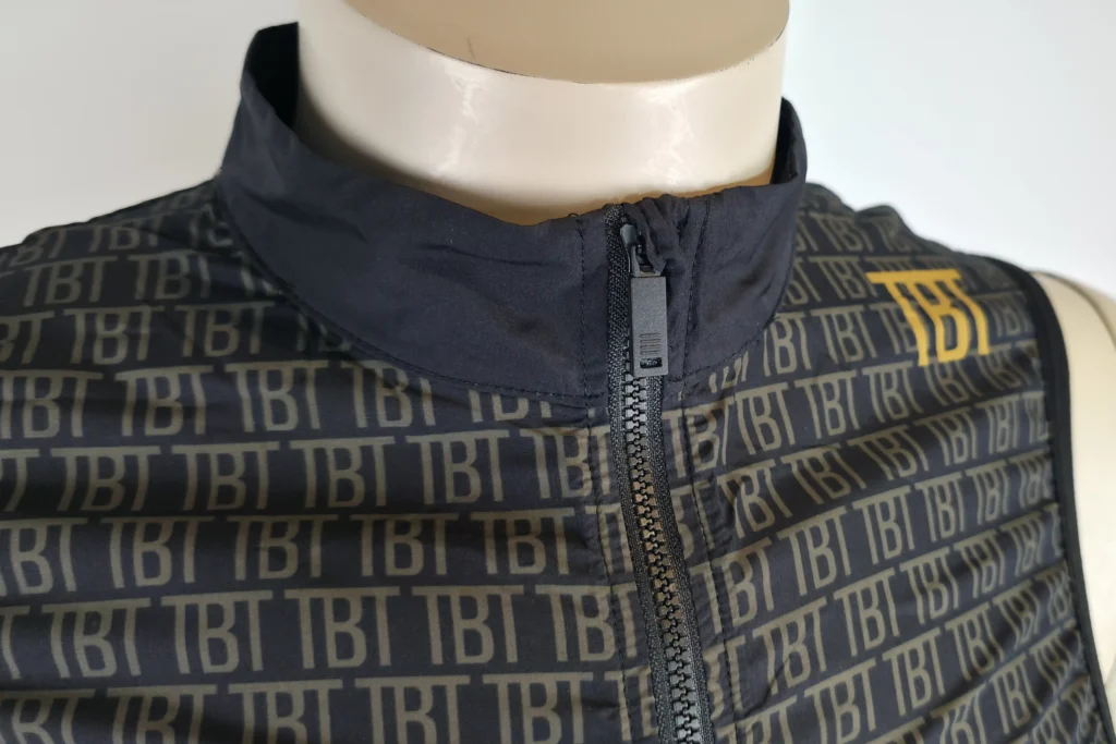 TBT Custom windstopper met windichte kraag en ykk rits