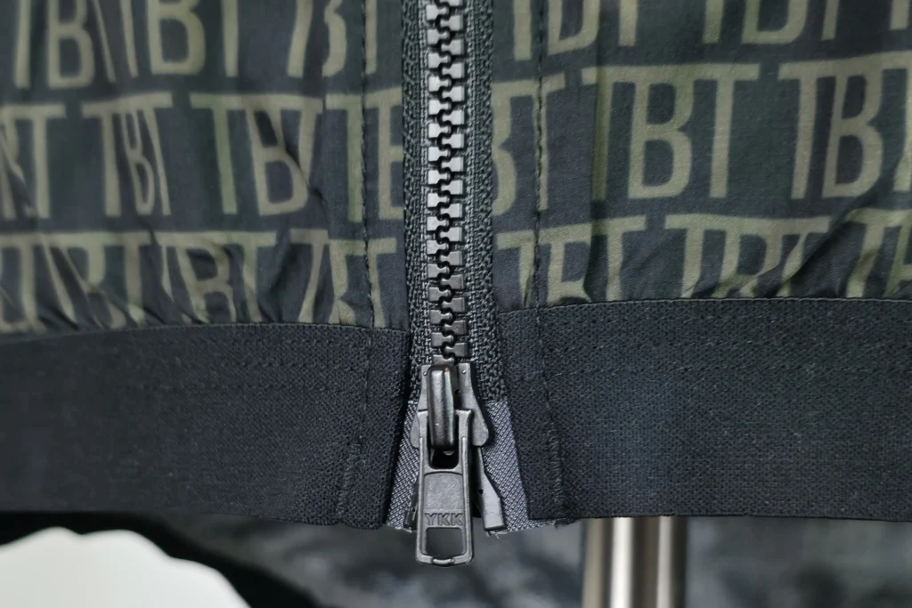 YKK Rits die ook van beneden openb kan voor extra comfort