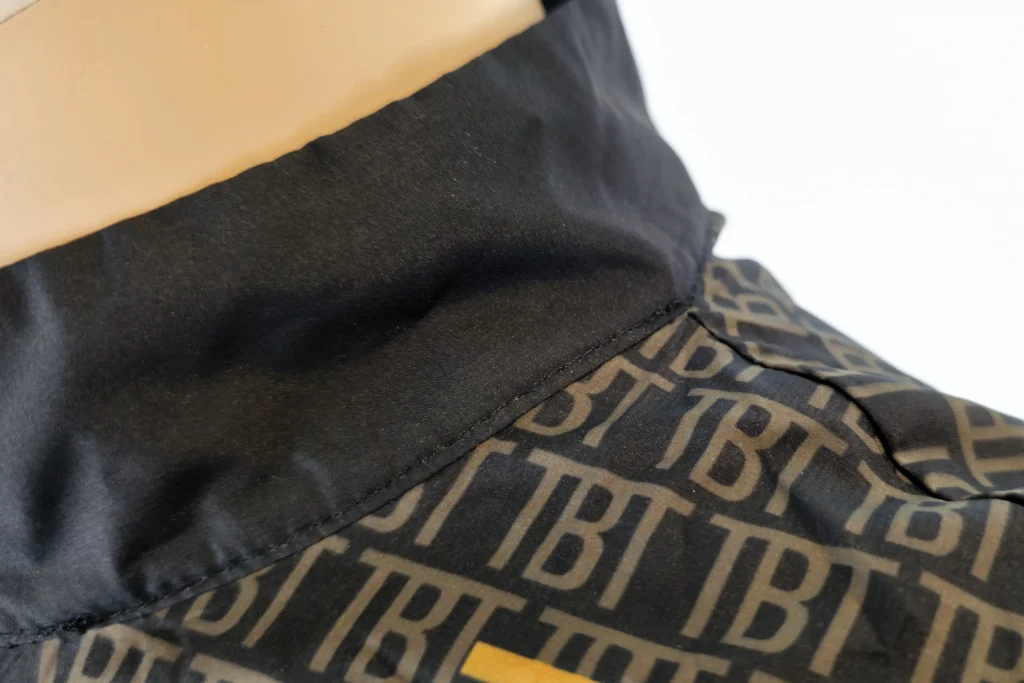 TBT Custom winstopper kraag met mooie afwerking en stick naden voor optimale duurzaamheid